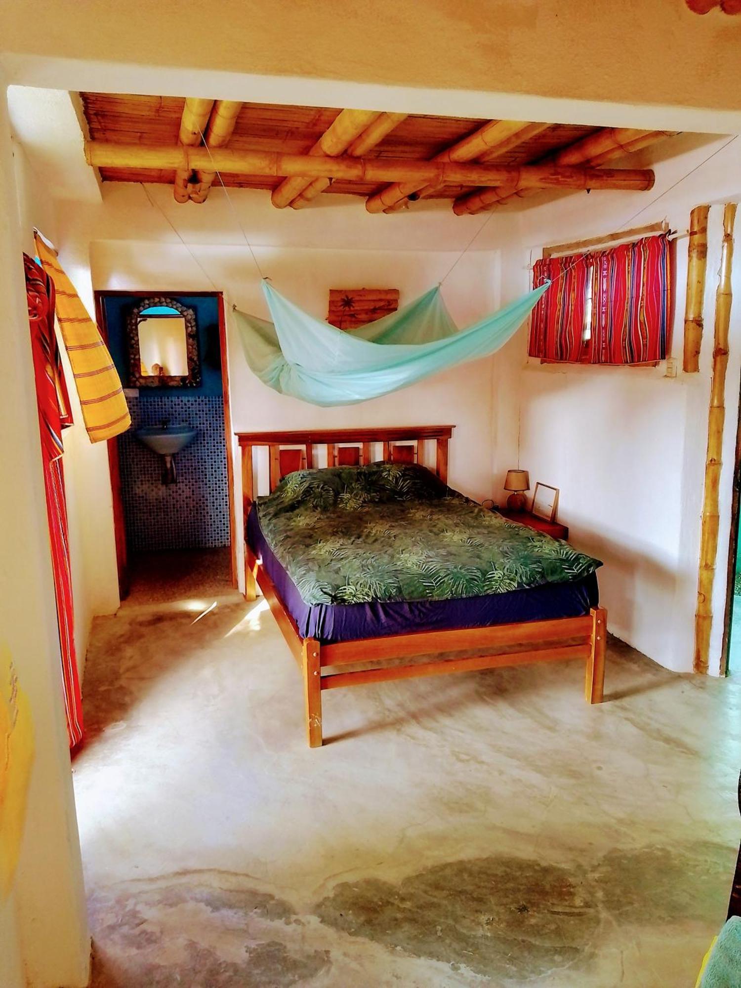 Hostal Puerto Engabao "El Surf Shelter" Rom bilde